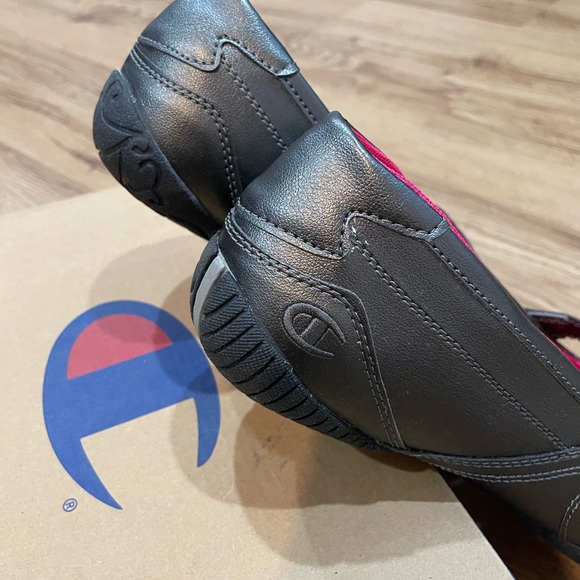 New in Box Champion Non-Mark Slip-Ons - Picture 4 of 9